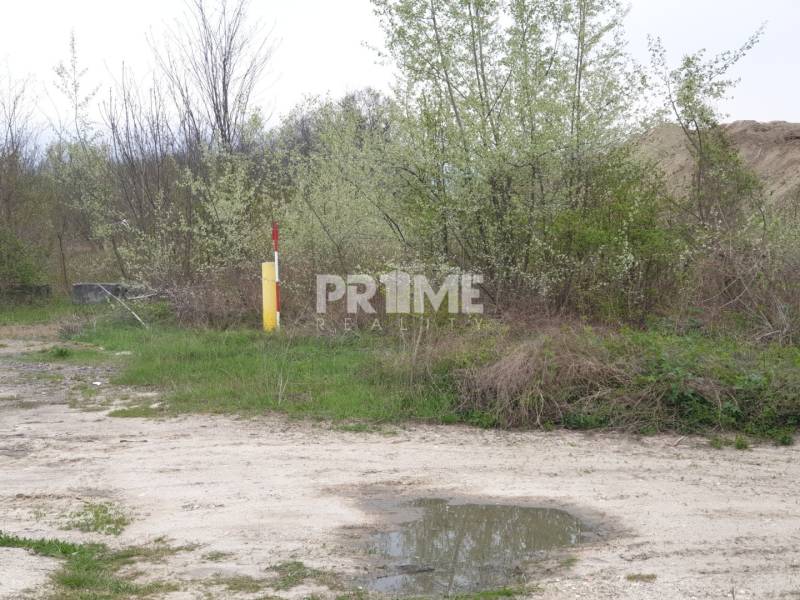 Priemyselný pozemok, výmera 15400 m2, blízko BA – smer Ivanka p/Dunaji