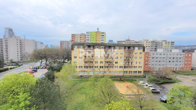 MODERNÝ 2i byt, REKONŠTRUKCIA, LOGGIA, Ondavská ulica, Ružinov