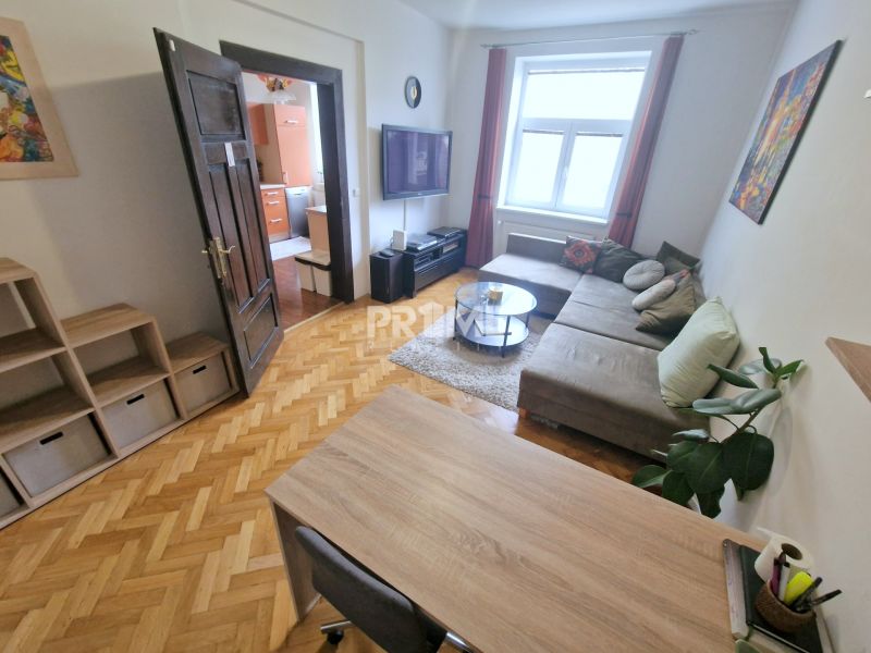 Veľký 3i byt, vysoké stropy,  pivnica, garáž, Murgašova, Staré Mesto