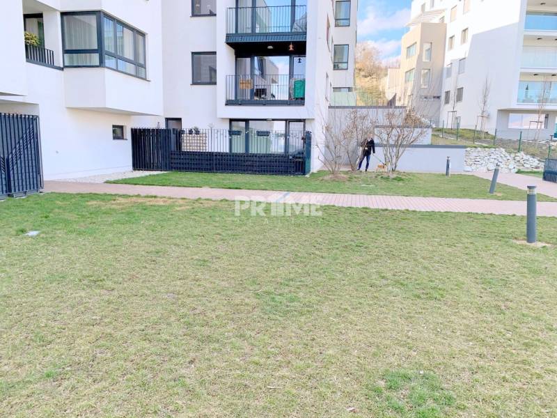 DIZAJNOVÝ 1,5i byt, NOVOST. BELARIA, PAKRING,TERASA,Svätovavrinecká ul