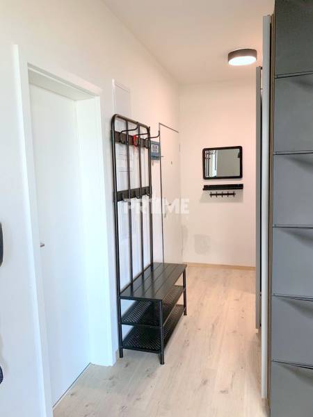 DIZAJNOVÝ 1,5i byt, NOVOST. BELARIA, PAKRING,TERASA,Svätovavrinecká ul