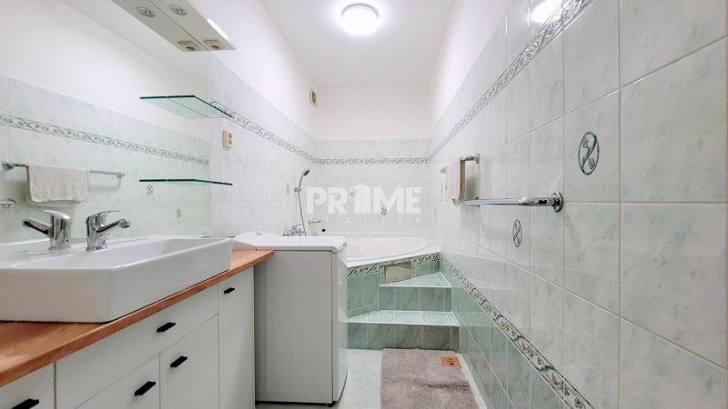 Pekný 2i byt, REKONŠTRUKCIA, KLÍMA, Karadžičova ulica, Staré Mesto