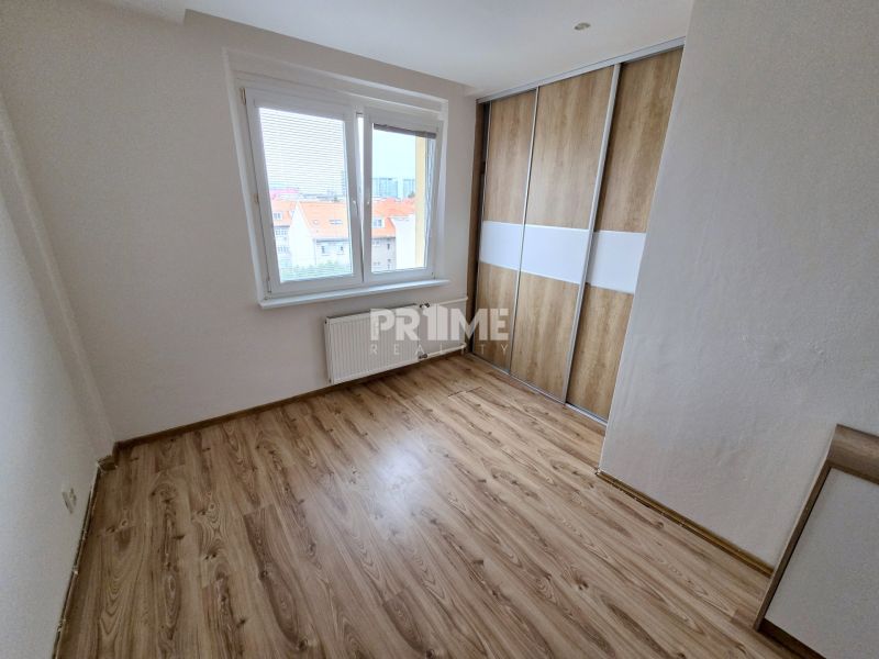 Prenájom 2,5i byt s terasou, čiast. zariadený, Škultétyho, Nové Mesto