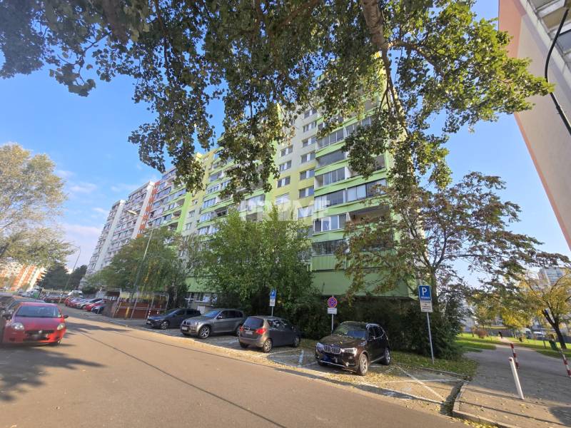Obojstranne orientovaný 3i, loggia, zeleň, Podzáhradná, Pod. Biskupice