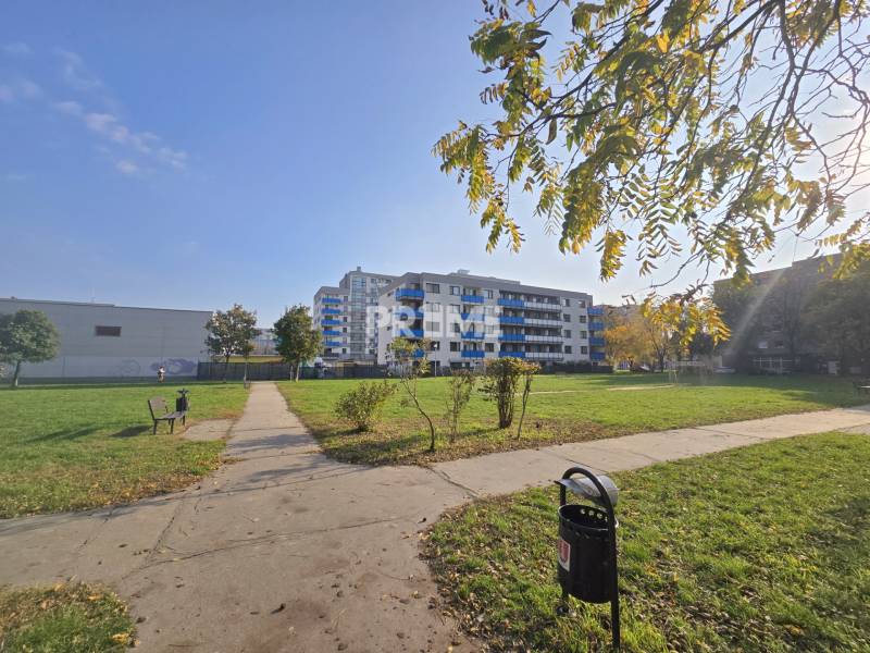Obojstranne orientovaný 3i, loggia, zeleň, Podzáhradná, Pod. Biskupice