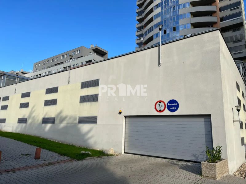 Prenájom - vonkajšie parkovacie miesto, Majerníkova ul. - Dlhé Diely