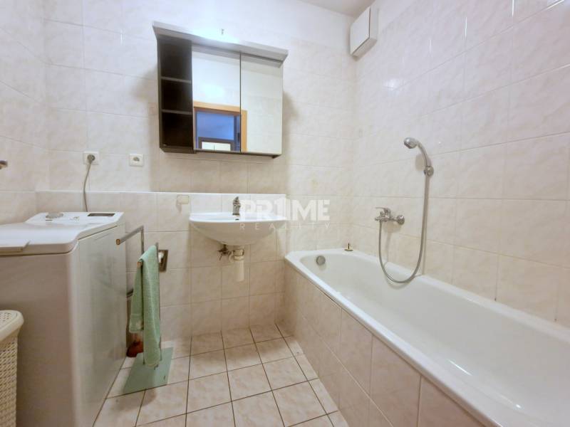 Priestranný 2i byt, 2xloggia, parking, Karlova Ves - aj KRÁTKODOBO