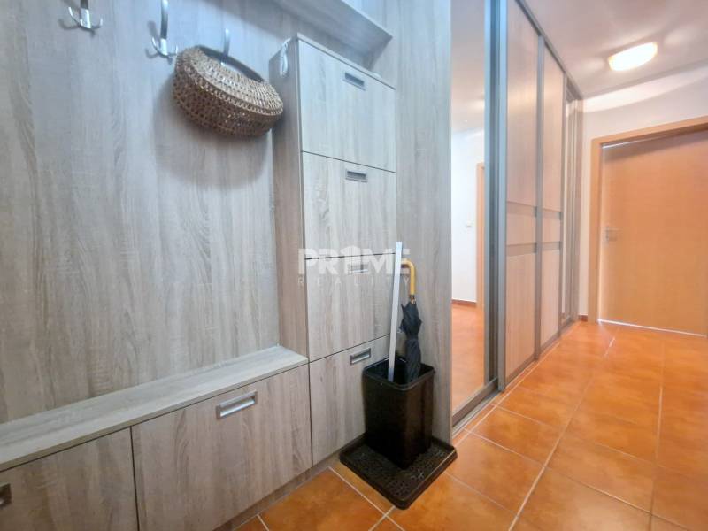 Priestranný 2i byt, 2xloggia, parking, Karlova Ves - aj KRÁTKODOBO