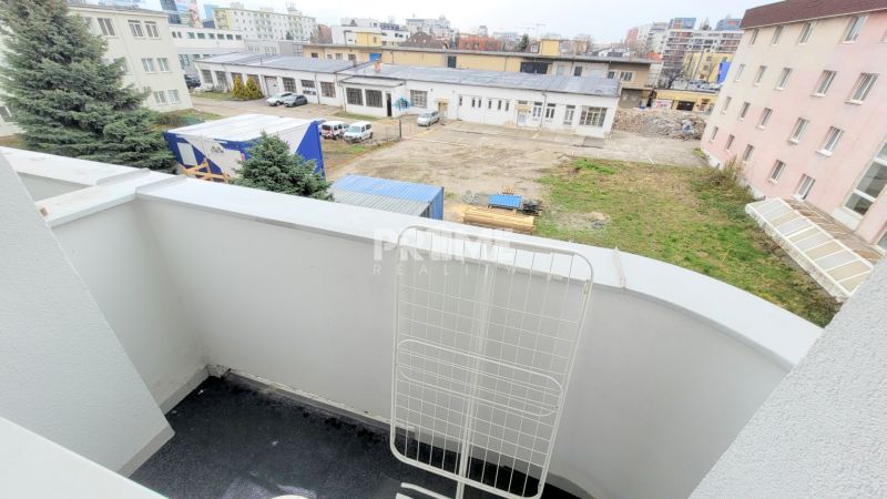 MODERNÁ GARSÓNKA, NOVOSTAVBA, BALKÓN, Ondavska ulica