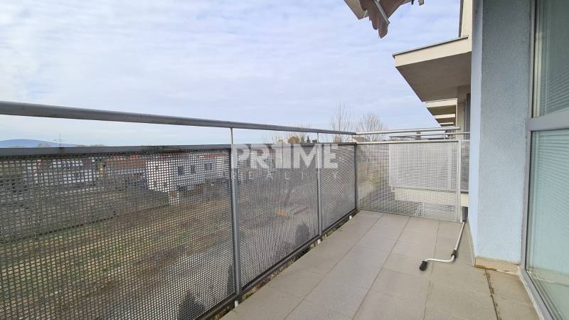 Obojstranne orientovaný 2i byt, klíma, pivnica, parking, Bočná,Stupava