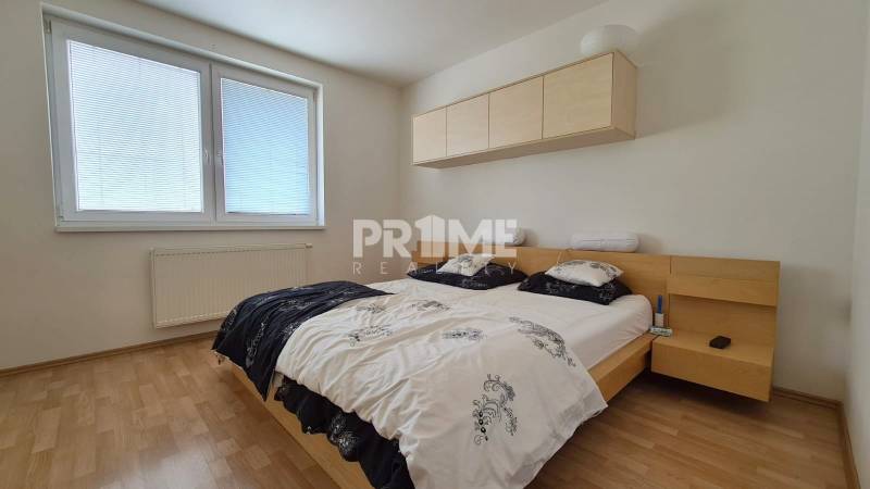 Obojstranne orientovaný 2i byt, klíma, pivnica, parking, Bočná,Stupava