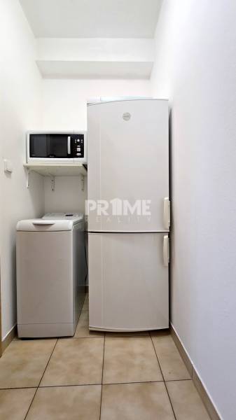 komora vedľa kuchyne