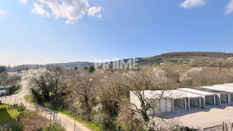 BÝVAJ PRVÝ V 1,5i byte, POD VINICOU, LOGGIA, PARKING, Skalická ulica