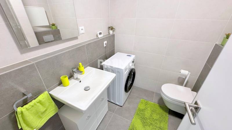 BÝVAJ PRVÝ V 1,5i byte, POD VINICOU, LOGGIA, PARKING, Skalická ulica