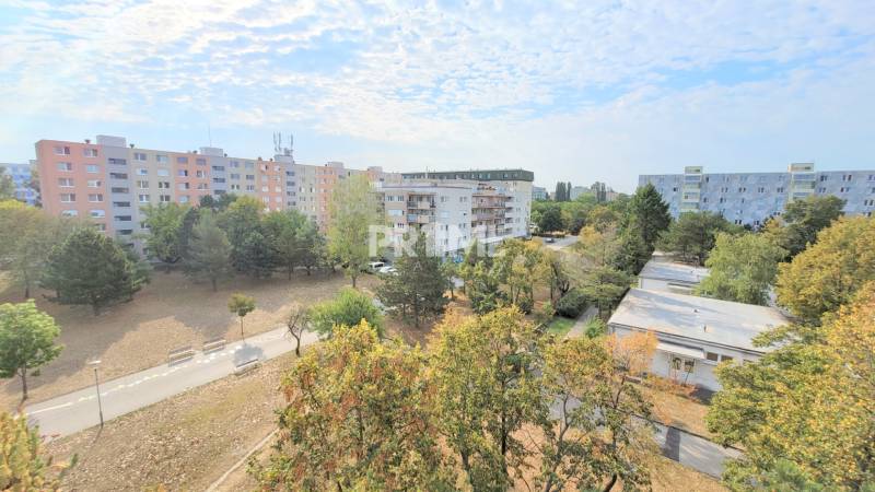 Pekný 1,5i byt, BALKÓN, Rovníková ulica, Ostredky, Ružinov