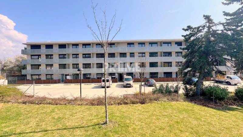 BÝVAJ PRVÝ V 2i byte, POD VINICOU, LOGGIA, PARKING, Skalická ulica