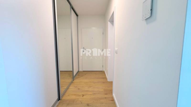 BÝVAJ PRVÝ V 2i byte, POD VINICOU, LOGGIA, PARKING, Skalická ulica