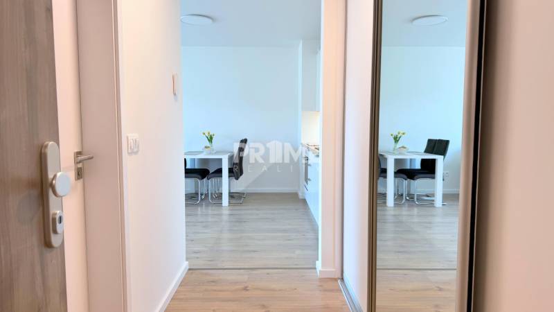 BÝVAJ PRVÝ V 2i byte, POD VINICOU, LOGGIA, PARKING, Skalická ulica