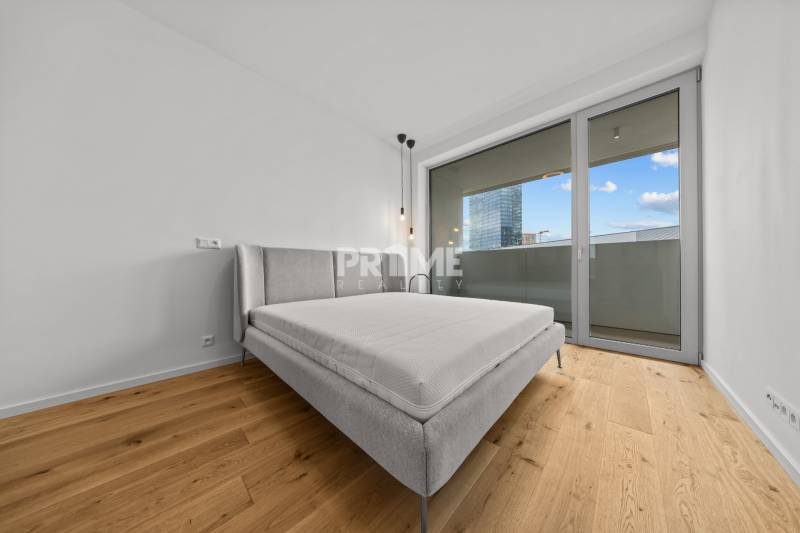 EXKLUZÍVNY MEZONETOVÝ 4i byt ( 103 m2 ), NADSTAVBA, KLÍMA, LOGGIA,NIVY