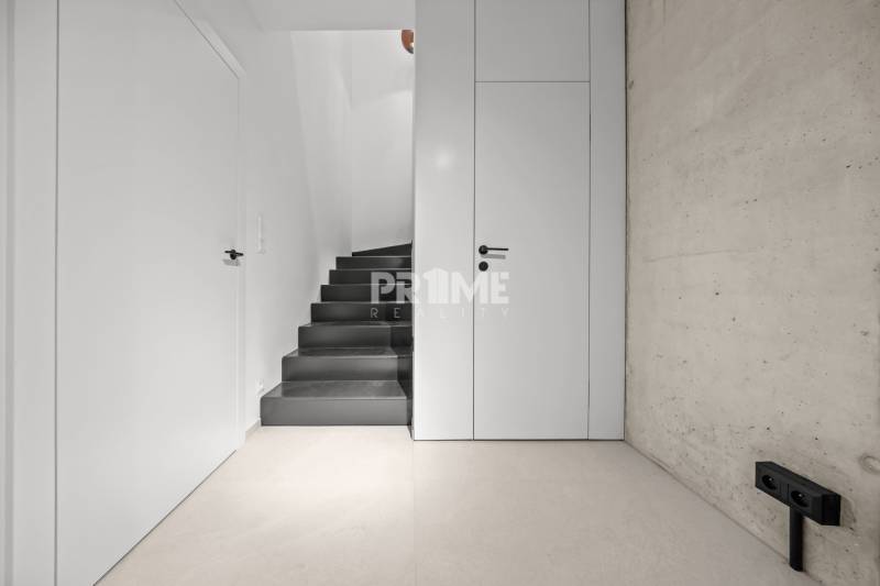 EXKLUZÍVNY MEZONETOVÝ 4i byt ( 103 m2 ), NADSTAVBA, KLÍMA, LOGGIA,NIVY