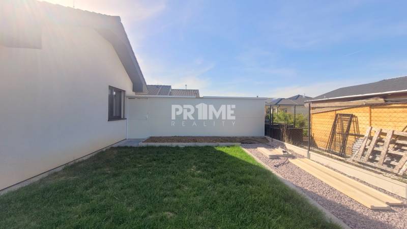 BÝVAJ PRVÝ v 4i RD, ZÁHRADKA (400 m2), 2X PARKING, Lúčna ulica, Cífer