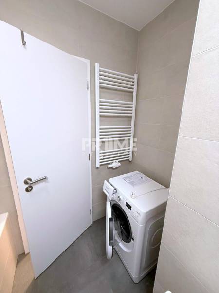 BÝVAJ PRVÝ V 2i byte, BORY, LOGGIA, PARKING, Mateja Encingera