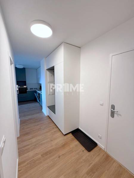 BÝVAJ PRVÝ V 2i byte, BORY, LOGGIA, PARKING, Mateja Encingera