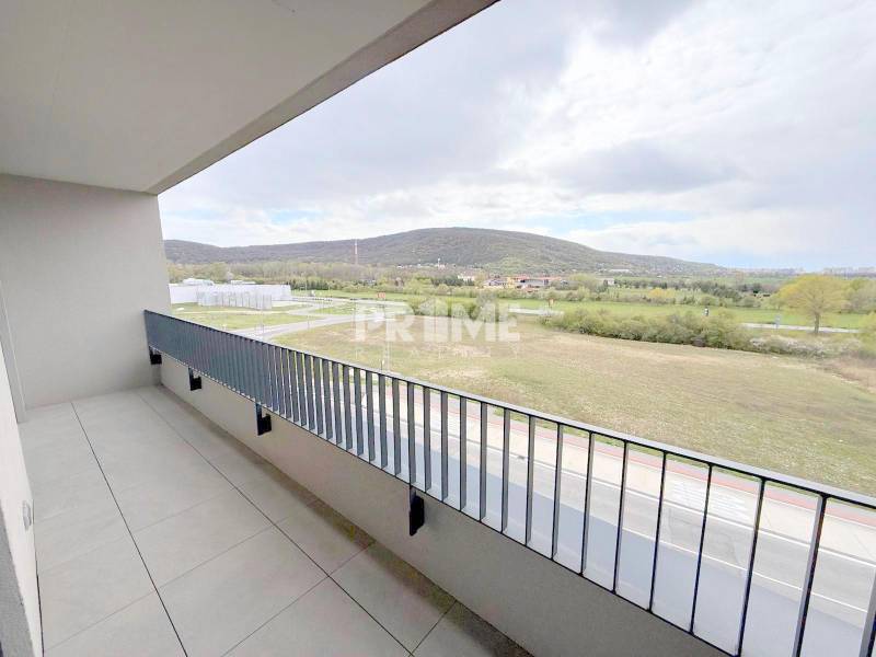 BÝVAJ PRVÝ V 2i byte, BORY, LOGGIA, PARKING, Mateja Encingera
