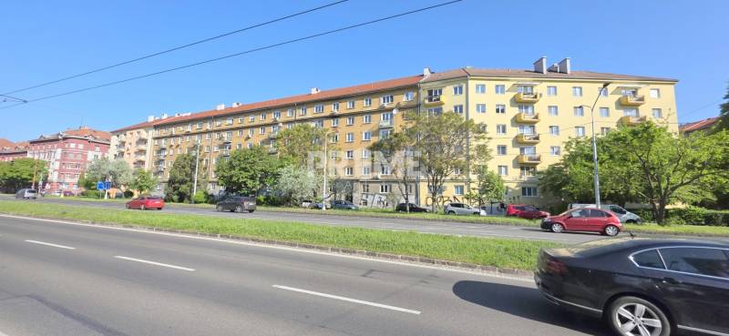 MODERNÝ 3i BYT, REKONŠTRUKCIA, 2 X SAMOST.IZBA, KLÍMA, Trnavská cesta