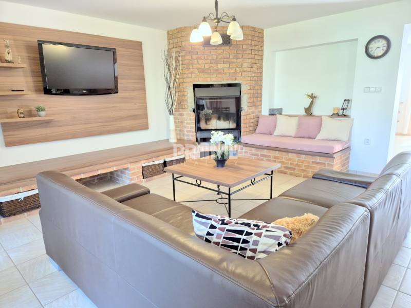 MODERRNÝ 4i RD, ZÁHRADA (600 m2), TERASA, PARKING, ulica Nová, Viničné