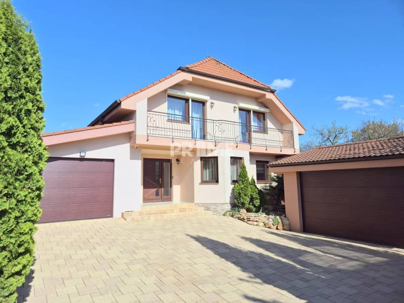 MODERRNÝ 4i RD, ZÁHRADA (600 m2), TERASA, PARKING, ulica Nová, Viničné