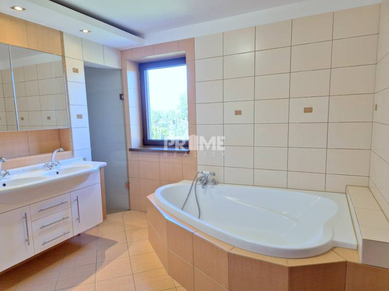 MODERRNÝ 4i RD, ZÁHRADA (600 m2), TERASA, PARKING, ulica Nová, Viničné
