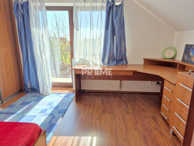 MODERRNÝ 4i RD, ZÁHRADA (600 m2), TERASA, PARKING, ulica Nová, Viničné