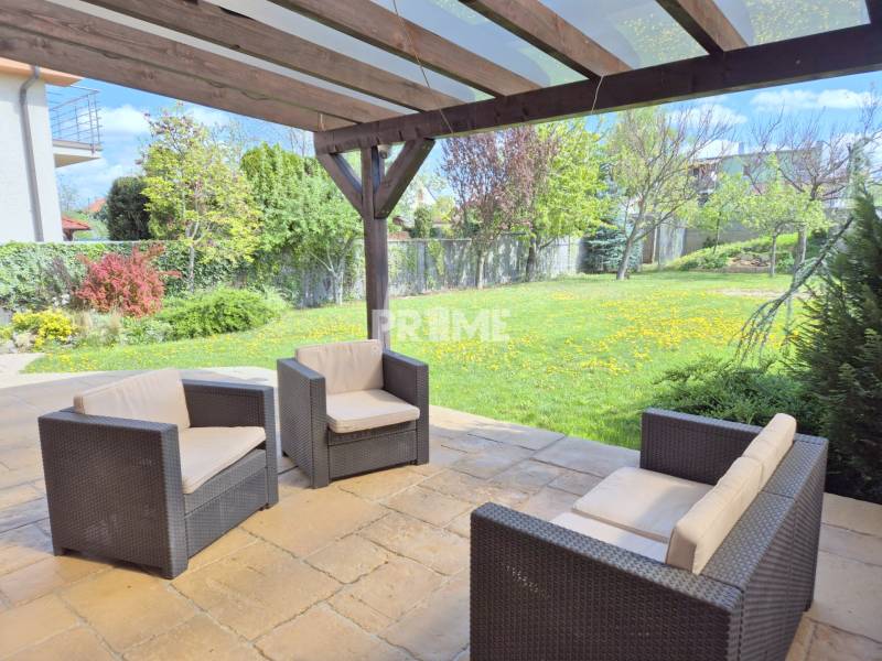 MODERRNÝ 4i RD, ZÁHRADA (600 m2), TERASA, PARKING, ulica Nová, Viničné