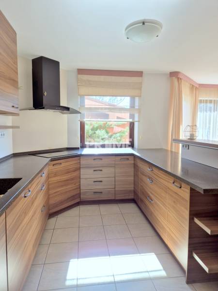 MODERRNÝ 4i RD, ZÁHRADA (600 m2), TERASA, PARKING, ulica Nová, Viničné