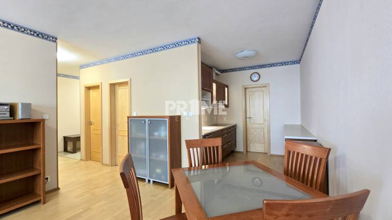 Priestranný 2i byt s loggia, staršia novostavba pri Auparku, Petržalka