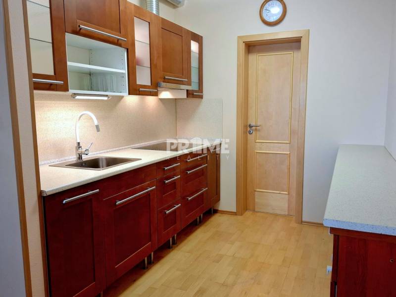 Priestranný 2i byt s loggia, staršia novostavba pri Auparku, Petržalka