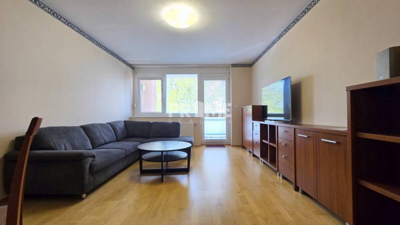 Priestranný 2i byt s loggia, staršia novostavba pri Auparku, Petržalka