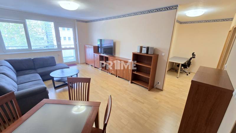 Priestranný 2i byt s loggia, staršia novostavba pri Auparku, Petržalka