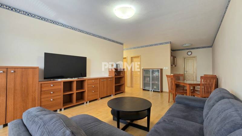 Priestranný 2i byt s loggia, staršia novostavba pri Auparku, Petržalka