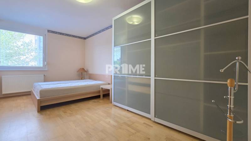 Priestranný 2i byt s loggia, staršia novostavba pri Auparku, Petržalka