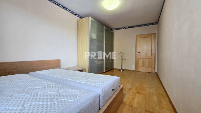 Priestranný 2i byt s loggia, staršia novostavba pri Auparku, Petržalka
