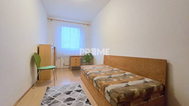 Slnečný 4i byt, nepriechodné izby, loggia, Hrobákova ul., Petržalka
