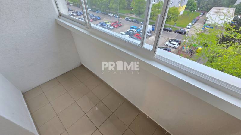 Slnečný 4i byt, nepriechodné izby, loggia, Hrobákova ul., Petržalka