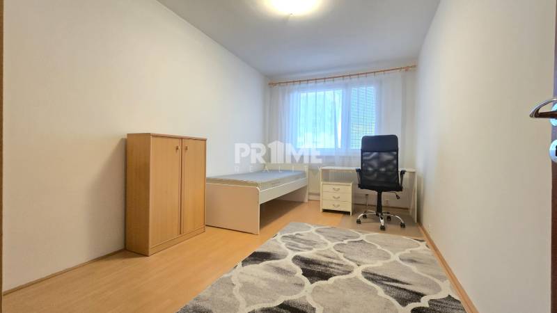 Slnečný 4i byt, nepriechodné izby, loggia, Hrobákova ul., Petržalka