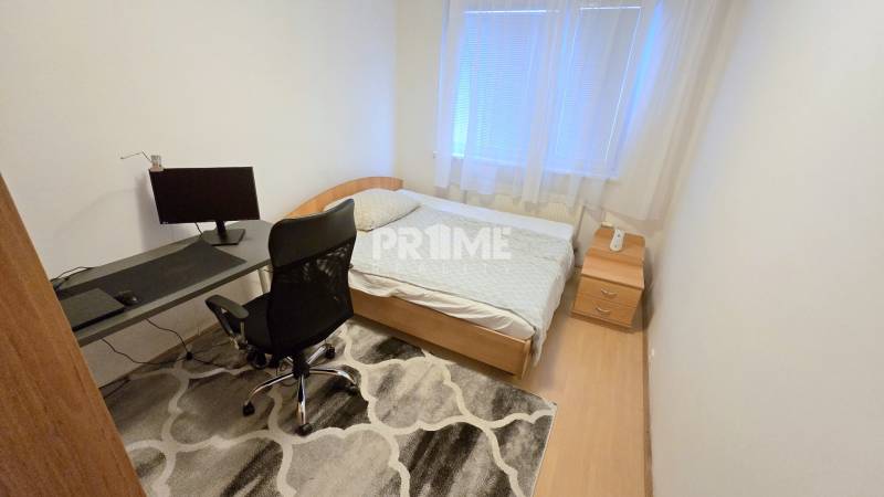 Slnečný 4i byt, nepriechodné izby, loggia, Hrobákova ul., Petržalka