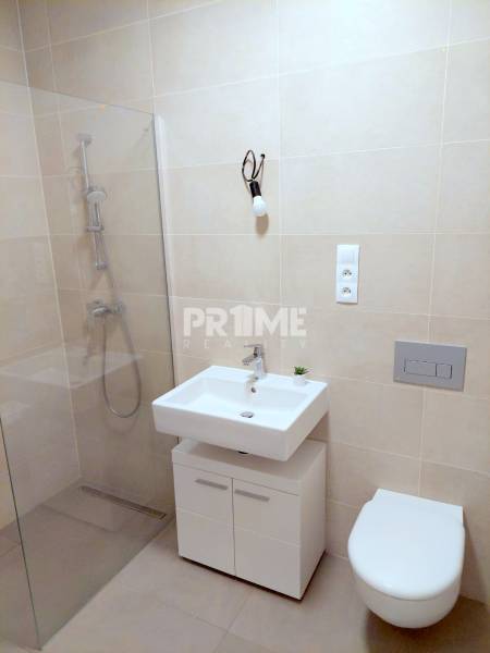 Pekný 2i byt, zariadený, loggia, pivnica,garáž.státie, novostavba Bory