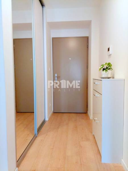 Pekný 2i byt, zariadený, loggia, pivnica,garáž.státie, novostavba Bory
