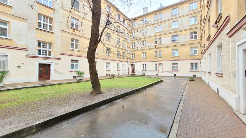 Pekný 2i byt, REKONŠTRUKCIA, Vajanského nábrežie, Staré Mesto