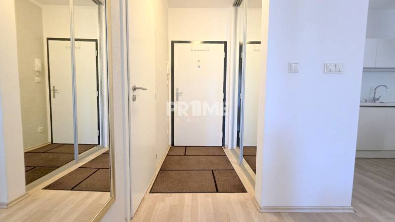 Pekný 2i byt, NOVOSTAVBA, BALKÓN PARKING, KLÍMA, Žltá ulica, SLNEČNICE